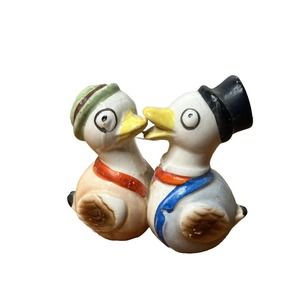 Vintage Anthropomorphic Kissing Ducks Couple Salt and Pepper Shaker Japan